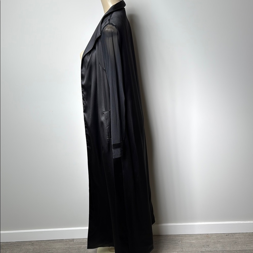 AKIRA kourt takes Miami satin summer duster - Picture 4 of 8